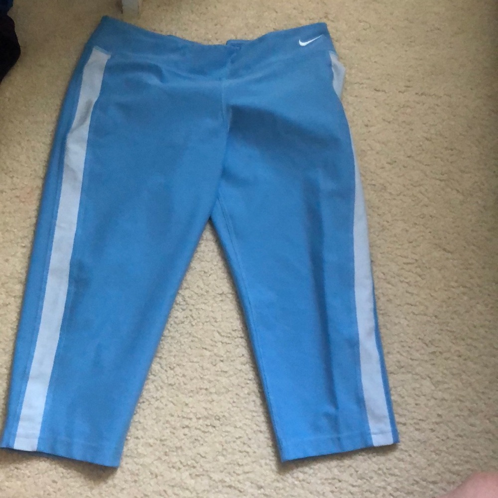 NIKE cropped leggings